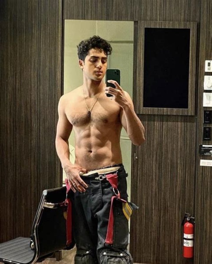 Anirudh Pisharody Age, Wife, Girlfriend, Height, Parents, Net Worth & More