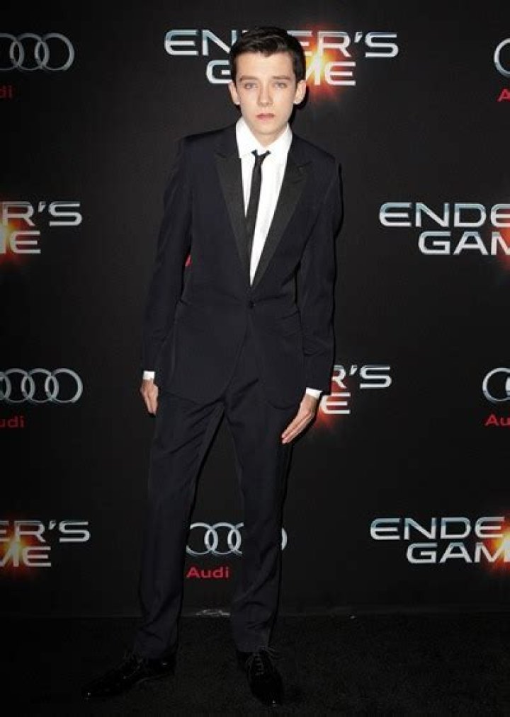 Asa Butterfield Height Weight Body Measurements Stats Age Facts Bio