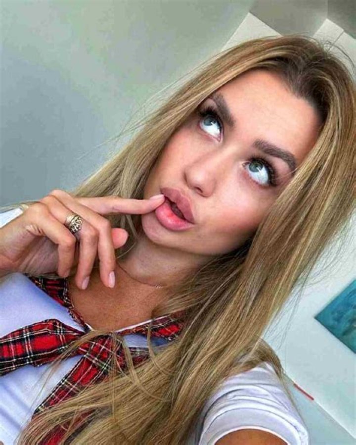 Elias Lindholm Height, Weight, Net Worth, Age, Birthday, Wikipedia, Who, Nationality, Biography