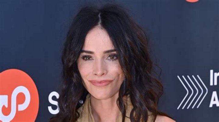 Grey’s Anatomy Star Abigail Spencer Shares Swimsuit Photo of “Big Crystal Energy”