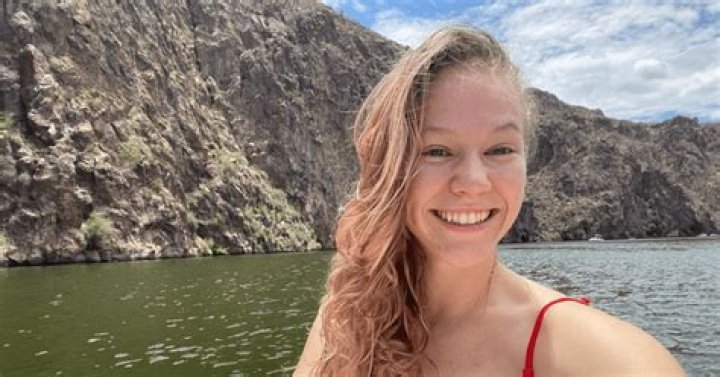 Hannah Nicolaisen Wiki, Age, Boyfriend, Parents, College & Songs