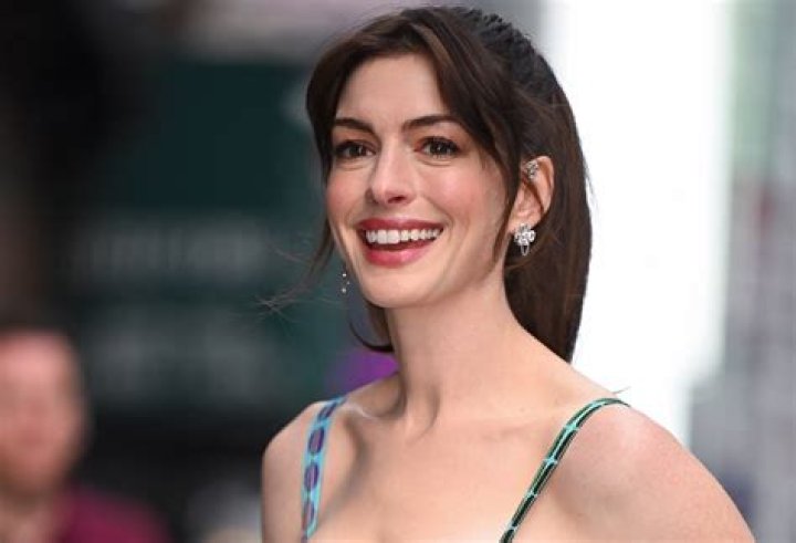 
How Much Money Does Anne Hathaway Make? Latest Income Salary
