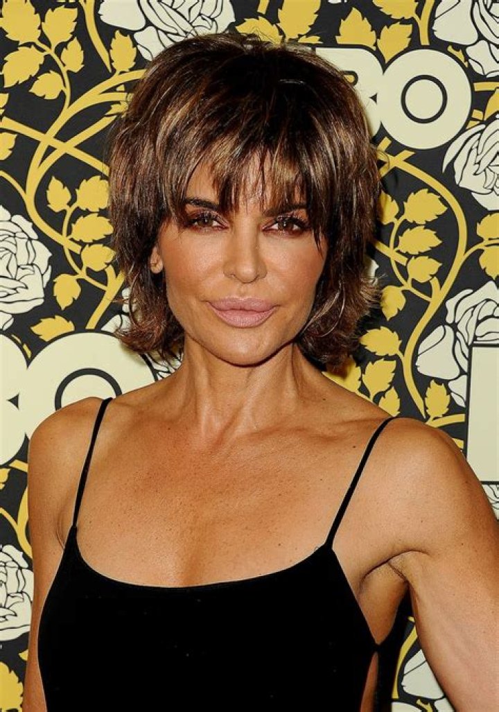 Lisa Rinna Bra Size, Age, Weight, Height, Measurements