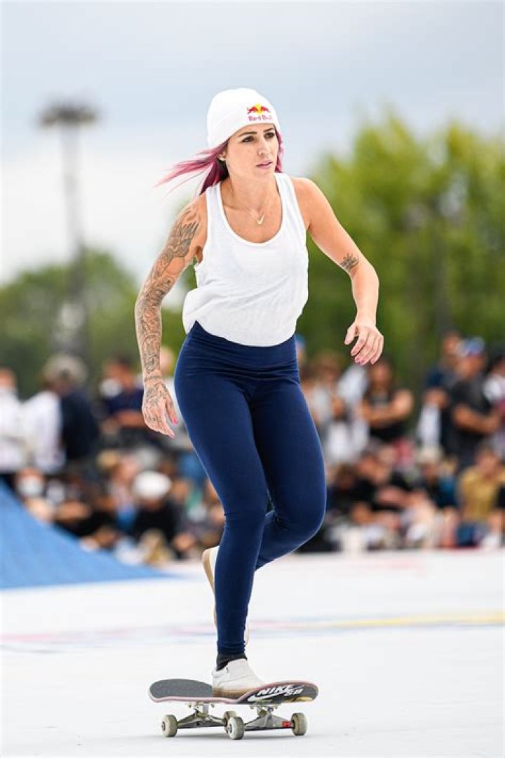 Skateboarder Leticia Bufoni Shares Swimsuit Photo of “New Family Member” — Celebwell